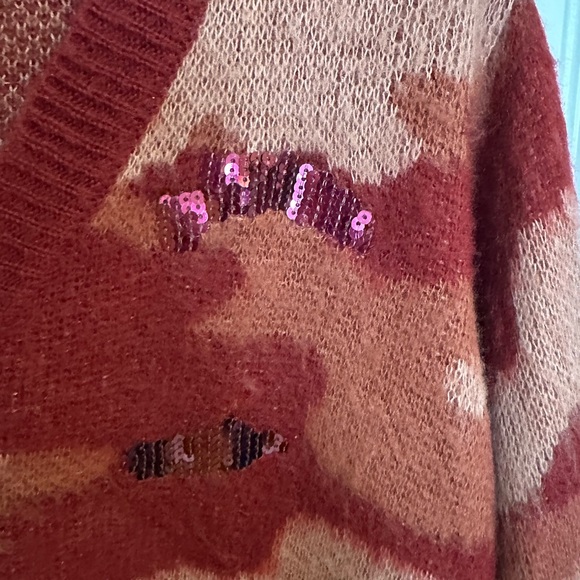 LOGO Lavish Lori Goldstein Red Camo Sweater V-Neck Sequin High Low 4X - Picture 5 of 15